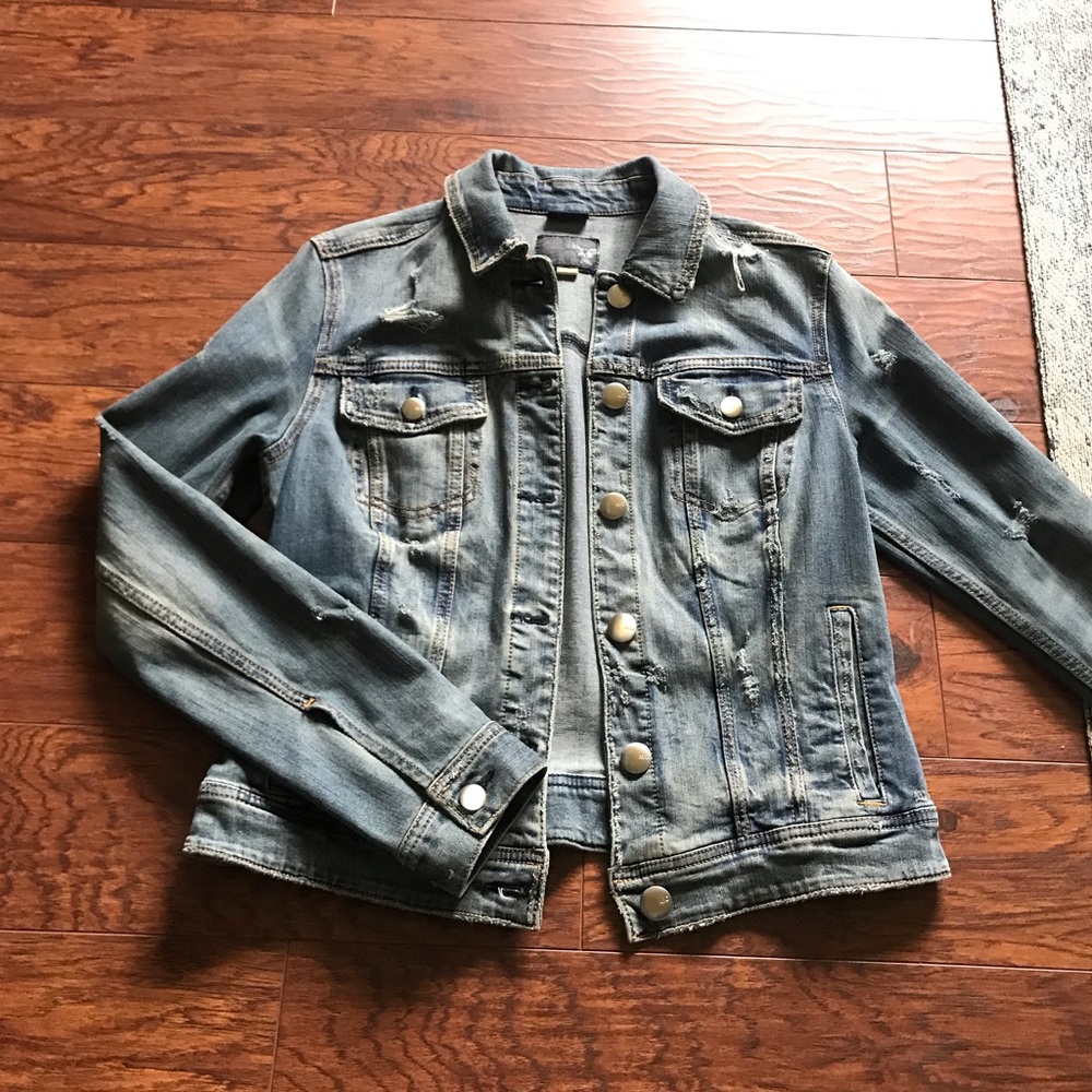 American Eagle distressed denim jacket